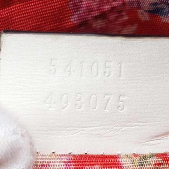 Authentic Gucci Quilted Small Crossbody Bag - Picture 12 of 15